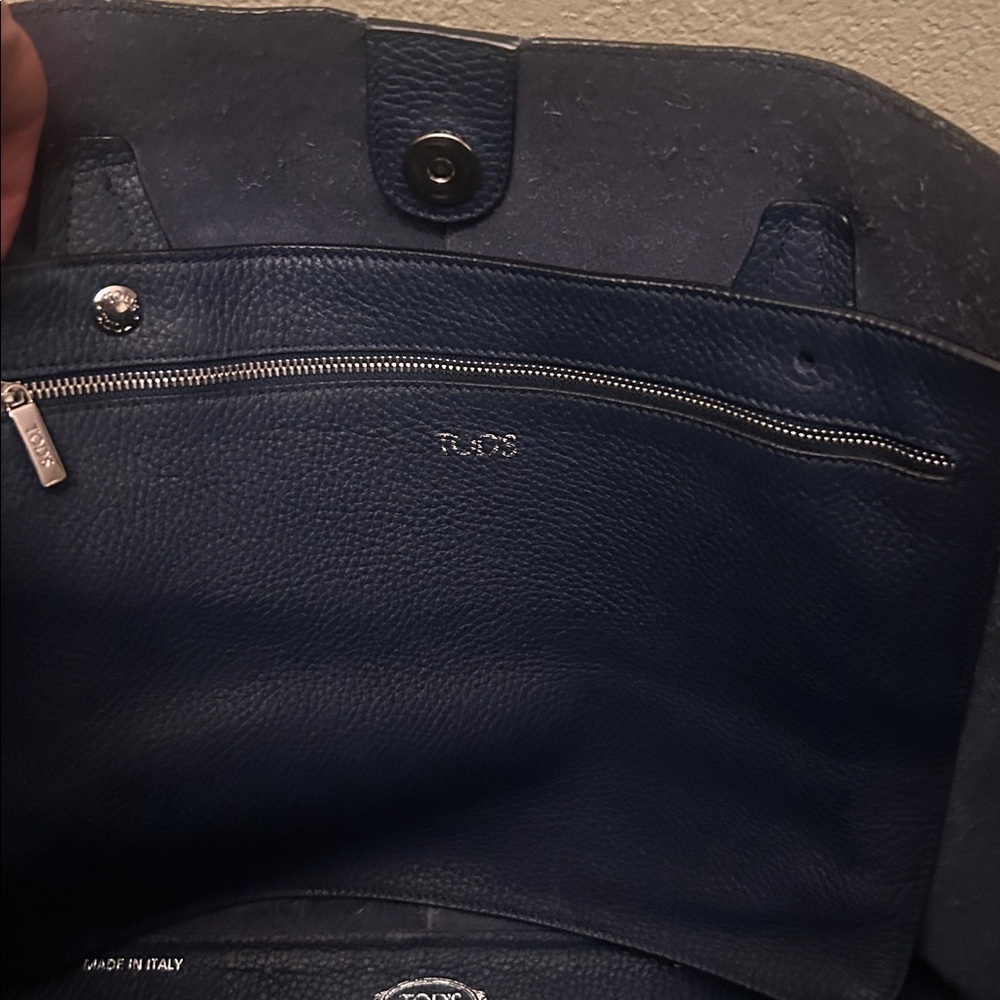 Tod’s Joy Large Tote Bag in Navy Blue Grained Leather - Picture 12 of 15